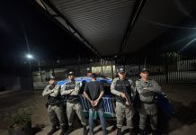Membro de organização criminosa é preso com armas, munições e drogas