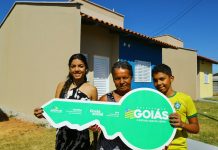 “Nasce um futuro muito melhor”, diz Daniel Vilela ao entregar 48 casas a custo zero a famílias de Porangatu