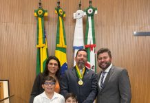 Dr. Albertino Azevedo recebe Medalha do Mérito Legislativo Pedro Ludovico Teixeira em Goiás