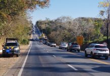 Acidente com caminhão e três carros mobiliza equipes de emergência na BR-153